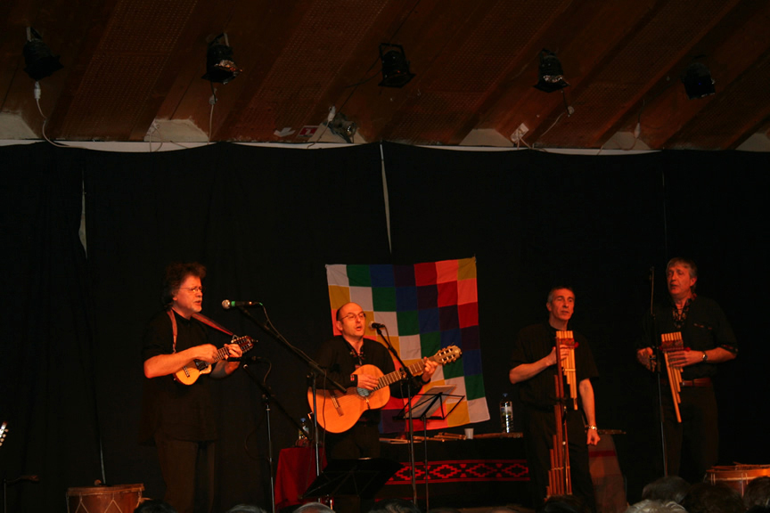 Le groupe Kinua en concert lors de la septime dition d'Histoires d'Amriques latines à la CachardeSaint-Pray (07) le 09 fvrier 2008 
