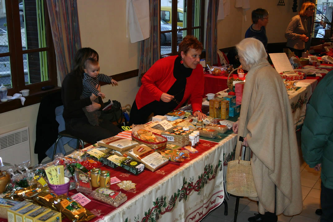 Ayllu et Partage sans Frontires sur stand de vente à Chabeuil le 07 dcembre 2008 avec le Sel et Fabricado