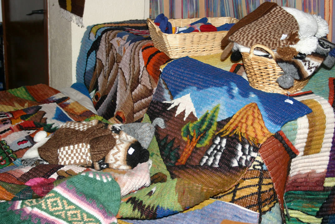 Ayllu et Partage sans Frontières sur stand de vente à Chabeuil le 07 décembre 2008 avec le Sel et Fabricado
