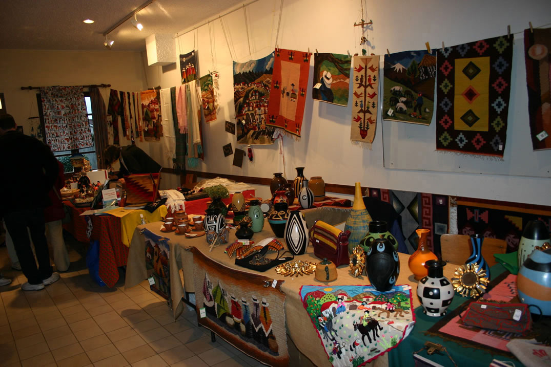 Ayllu et Partage sans Frontières sur stand de vente à Chabeuil le 07 décembre 2008 avec le Sel et Fabricado