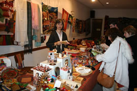 Ayllu et Partage sans Frontières sur stand de vente à Chabeuil le 07 décembre 2008 avec le Sel et Fabricado