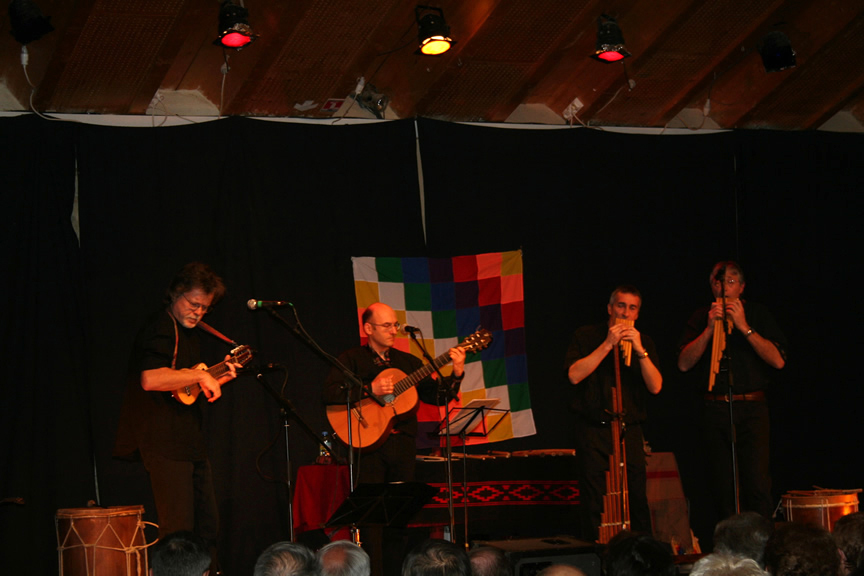 Le groupe Kinua en concert lors de la septime dition d'Histoires d'Amriques latines à la CachardeSaint-Pray (07) le 09 fvrier 2008 