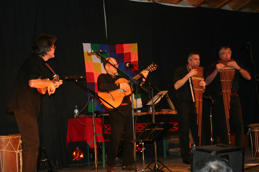 Le groupe Kinua en concert lors de la septime dition d'Histoires d'Amriques latines à la CachardeSaint-Pray (07) le 09 fvrier 2008 