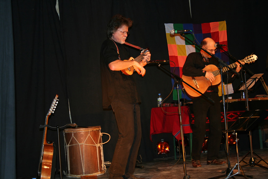 Le groupe Kinua en concert lors de la septième édition d'Histoires d'Amériques latines à la CachardeSaint-Péray (07) le 09 février 2008 